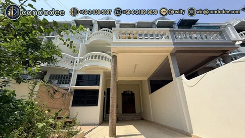 Townhouse in Soi Thonglor 21 For Sale