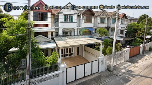 Ekkamai Townhouse for Sale with Tenant | CondoDee