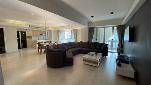 Bangkok Apartment with Large Balcony for Sale – 3-Bedroom – Royal Castle Sukhumvit 39
