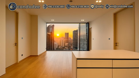 Super-Luxury 2-Bedroom Condo at The Strand Thonglor for Sale